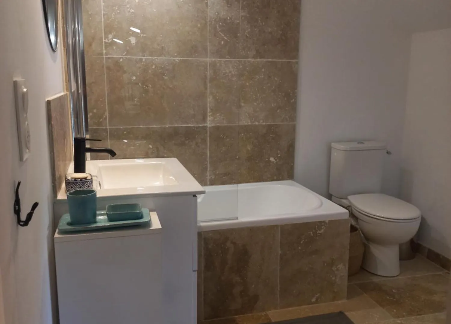 Chambre Et Salle De Bain Privee Dans Un Mas En Provence Noves 0*,  Frankrig