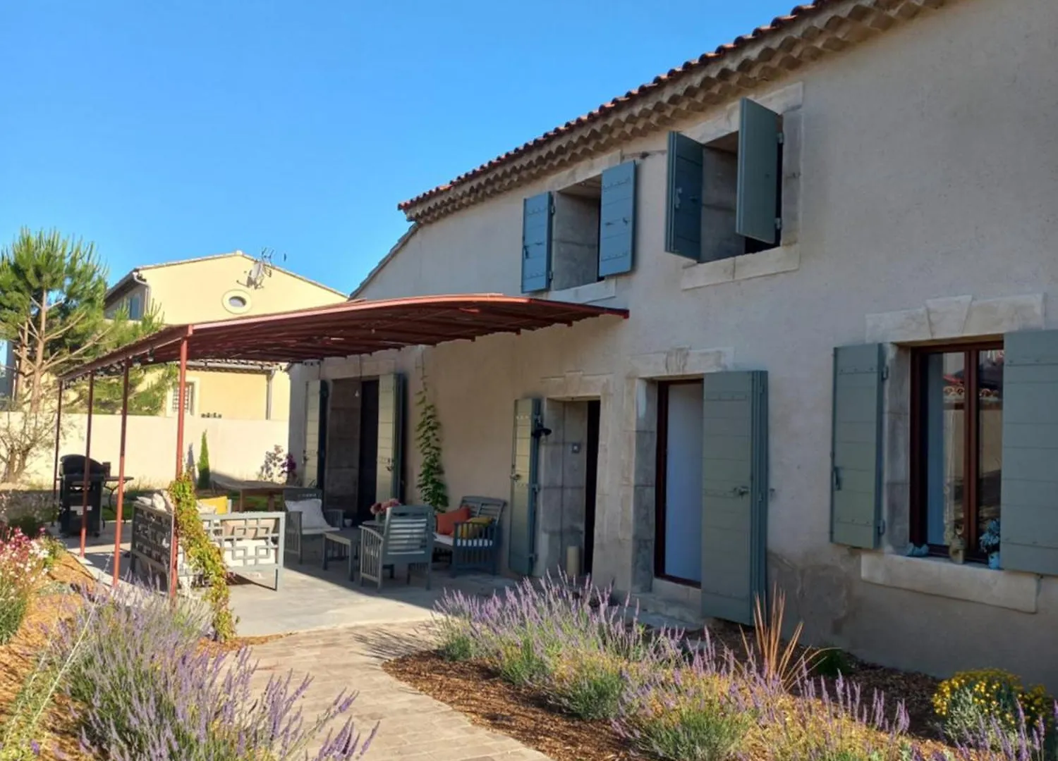 Chambre Et Salle De Bain Privee Dans Un Mas En Provence Noves Homestay