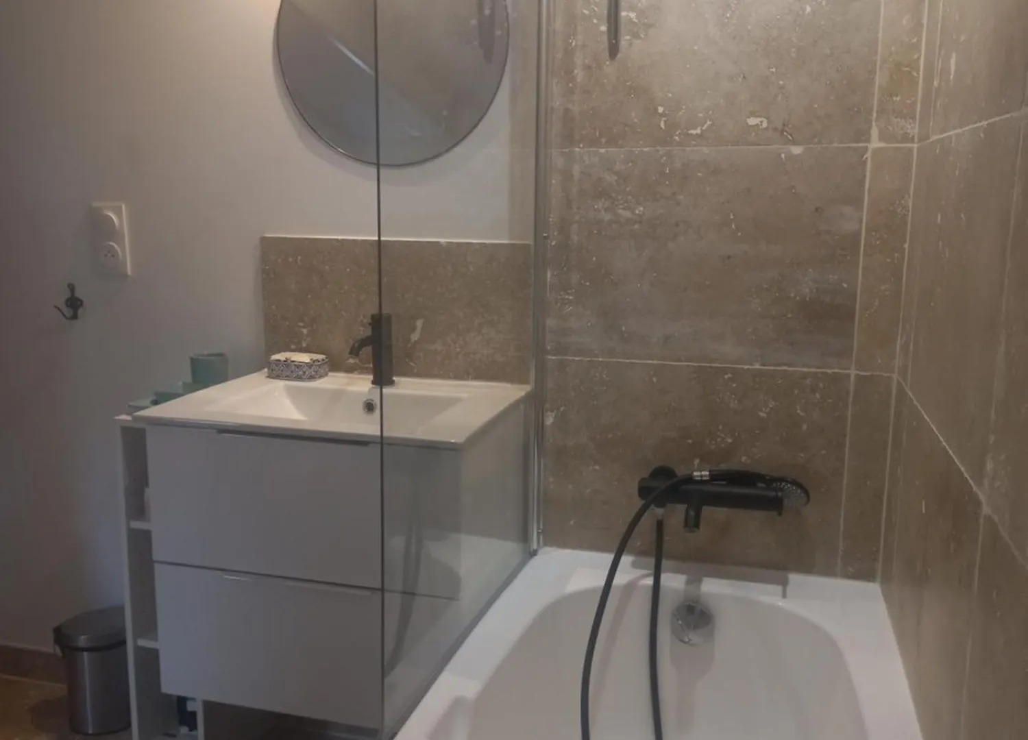 Chambre Et Salle De Bain Privee Dans Un Mas En Provence Noves